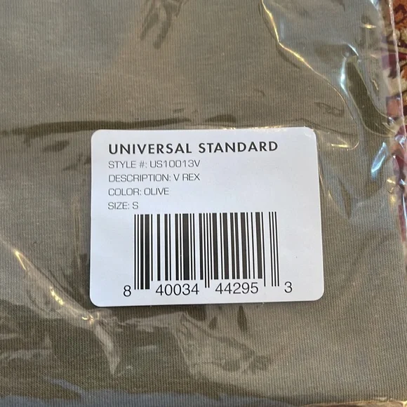 NWT Universal Standard Olive Vrex Tshirt 16 Elevated Basic - Picture 3 of 5